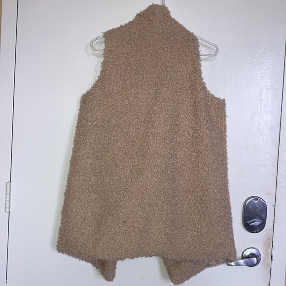 Francesca’s Taupe Sherpa Vest - Picture 5 of 6